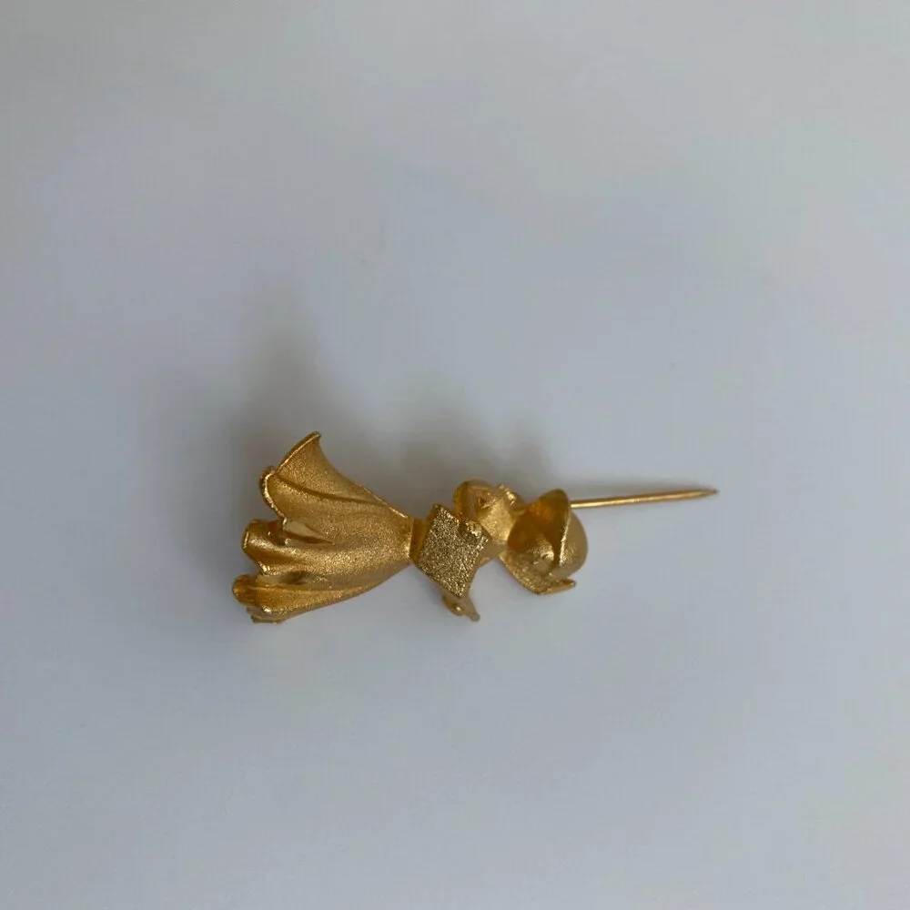 Estate Vintage Angel Choir Woman Reading Book Brushed Gold Tone Brooch Retro Pin